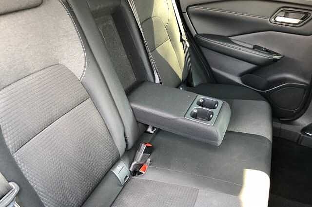 Nissan Qashqai Hatchback 1.3 DiG-T MH 158 N-Connecta 5dr 4WD Xtronic
