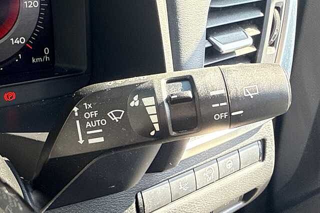 Nissan Qashqai 1.3 DIG-T 140ps Premiere Edition