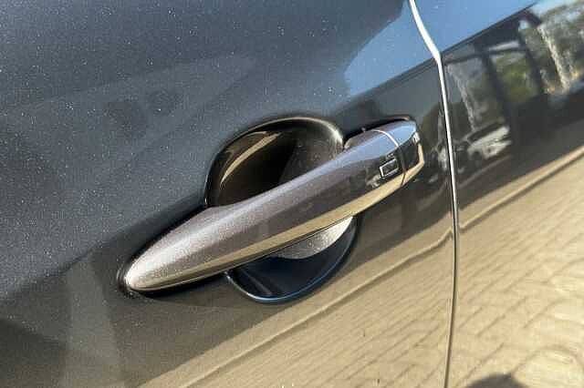 Nissan Juke 1.0 DiG-T 114 N-Connecta 5dr